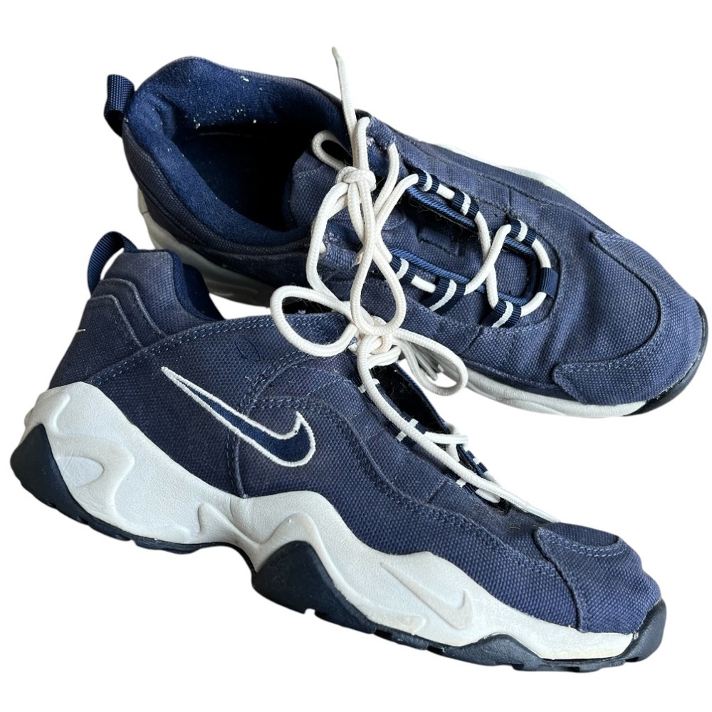 Nike vintage women’s 9 shoes navy blue Gorpcore Y2K streetwear